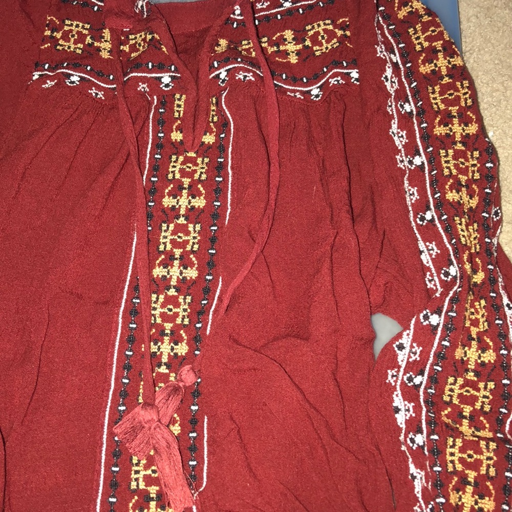 burgundy designed top
